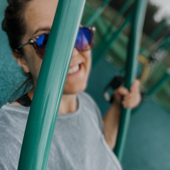 Hello! I’m Olive! Welcome to my closet! - Picture 6 of 16